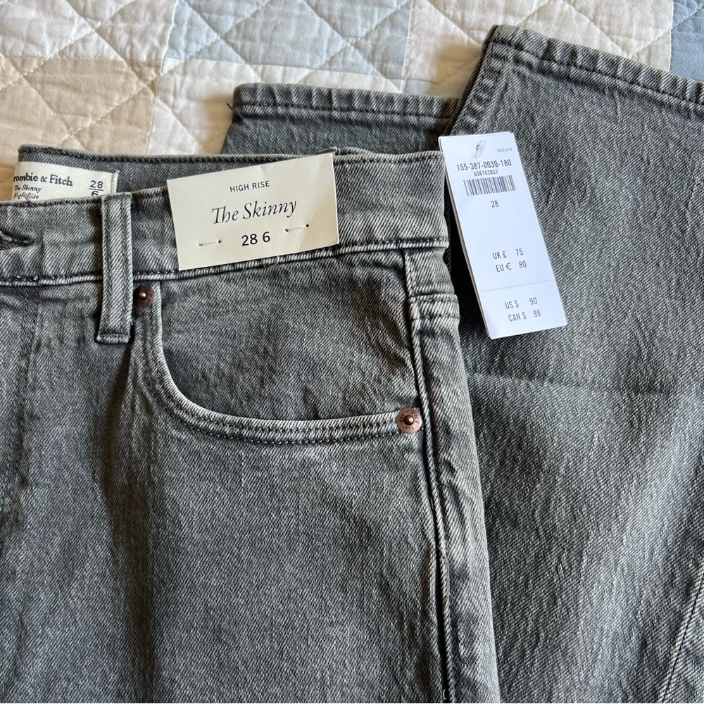 NWT Abercrombie & Fitch The Skinny High Rise Grey Women’s Skinny Jeans - Picture 2 of 6